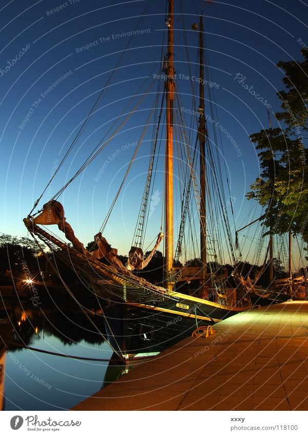 Krik Vig Museumshafen Lübeck Wasserfahrzeug Nacht Anlegestelle Kunst Kultur Dämmerung