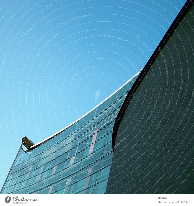 ::ARCHITEKTUR:: Haus Gebäude Beton Mauer schick Stahl Schwung rund geschwungen kalt frisch rein Sauberkeit blau babyblau Pforzheim Öffentlicher Dienst modern