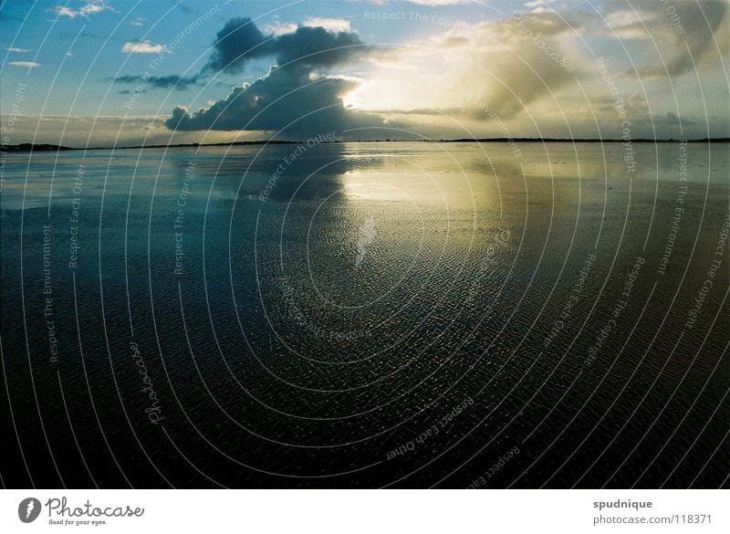 wie weit ist es noch bis zum himmel ? Meer Horizont Strand Wattwandern See Reflexion & Spiegelung Wolken Sonnenuntergang schön Küste Wasser Ferne mehr win