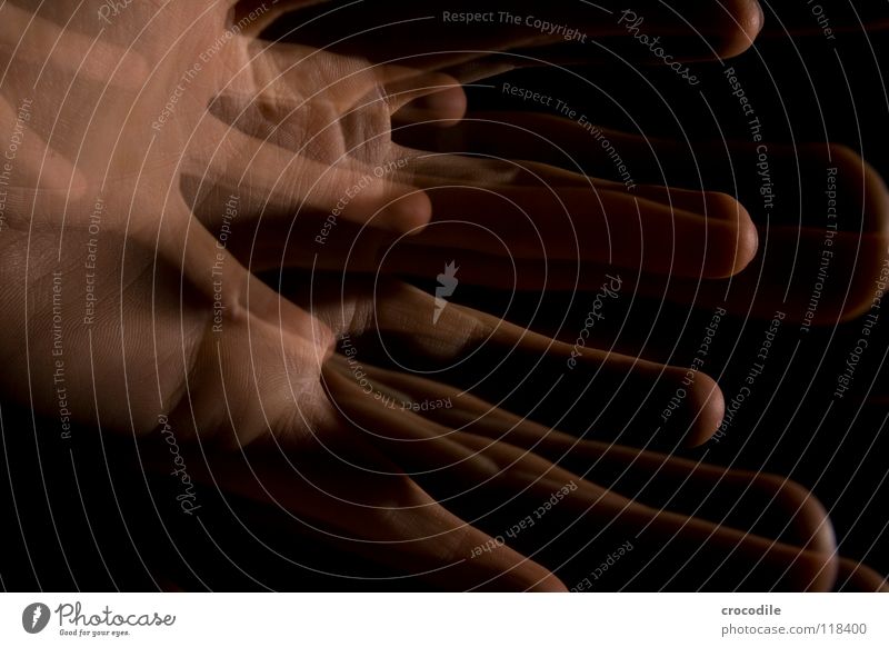 zauberei 5 Hand Finger durchsichtig dunkel Nacht einzigartig hau Bewegung abstrakt gruslig stroboskop blitz deunkelheit fingerspitz singerabdruck spukhaft