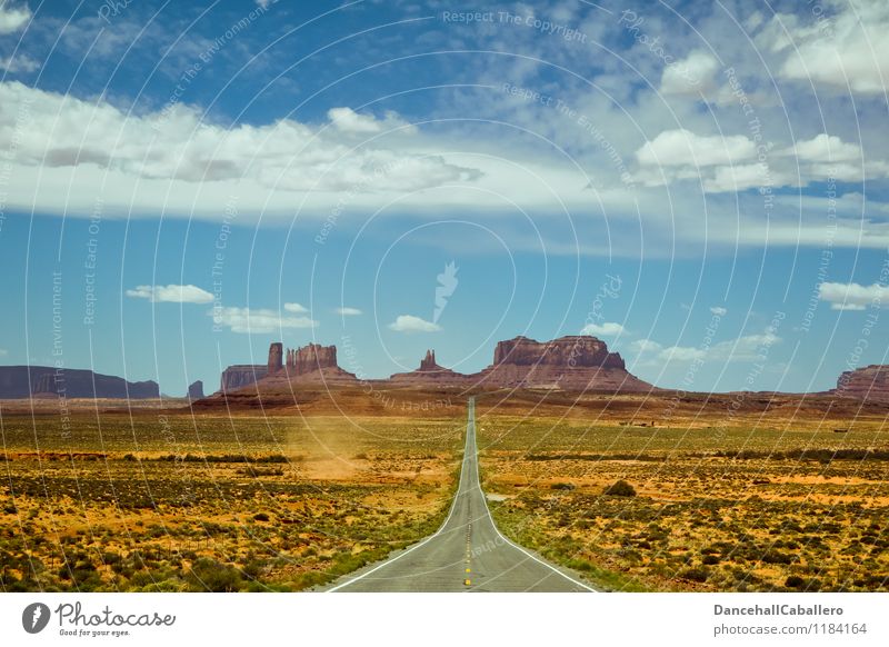 Monument Valley Ferien & Urlaub & Reisen Ausflug Abenteuer Ferne Sommerurlaub Landschaft Himmel Wolken Frühling Schönes Wetter Sträucher Hügel Felsen