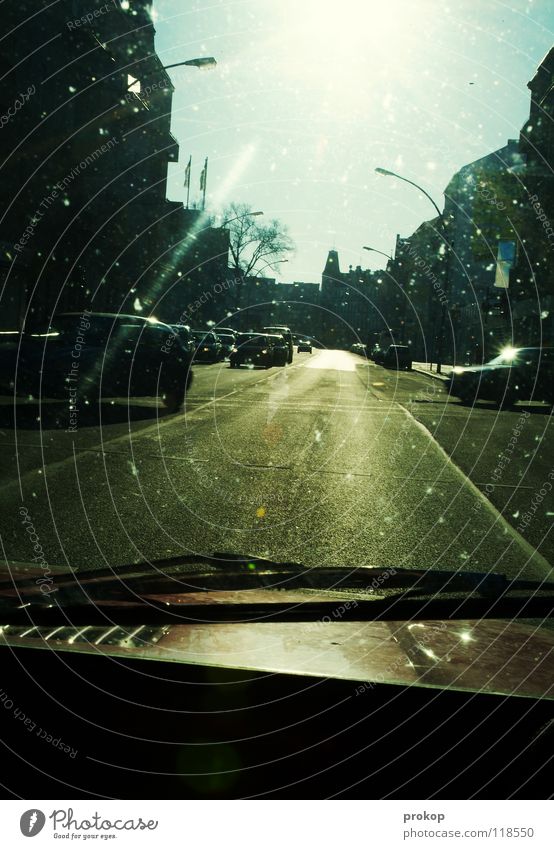 Urban Catapult Stadt Verkehr Licht Gegenlicht Scheibenwischer Windschutzscheibe Vogeldreck Gegenverkehr Geisterfahrer KFZ Fahrzeug Neukölln blenden Laterne