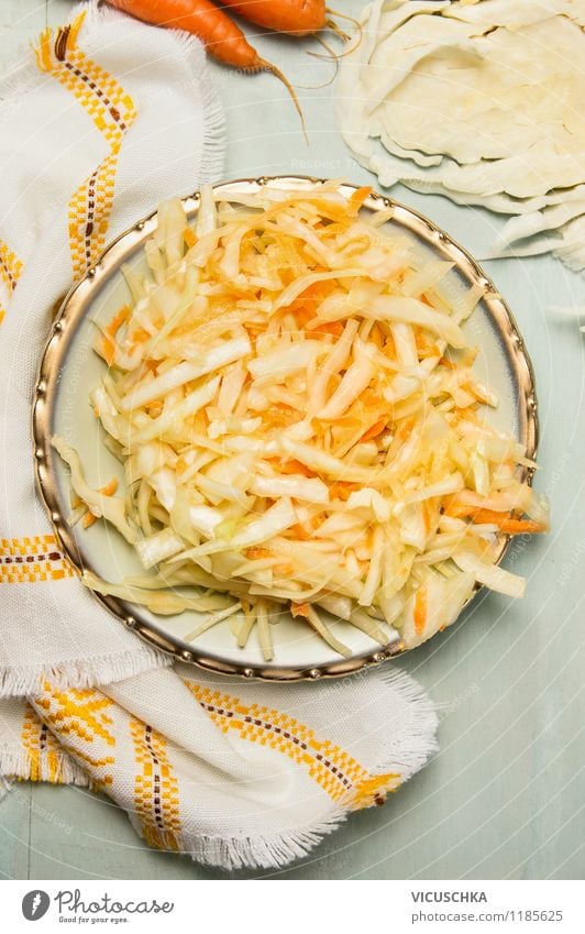 Weißkraut Karotten Salat Lebensmittel Gemüse Salatbeilage Ernährung Mittagessen Festessen Bioprodukte Vegetarische Ernährung Diät Teller Stil Design