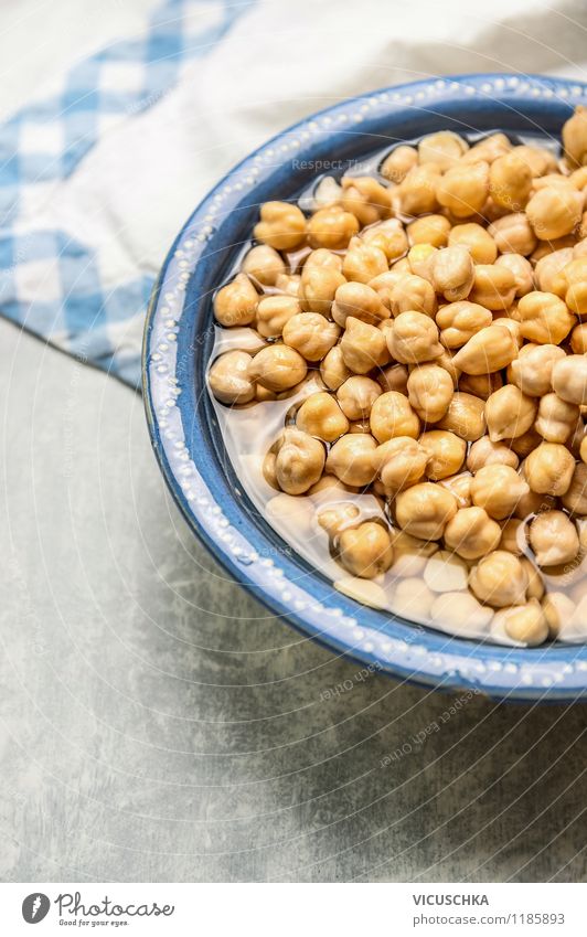 Kichererbsen einweichen. Lebensmittel Gemüse Getreide Mittagessen Abendessen Bioprodukte Vegetarische Ernährung Diät Schalen & Schüsseln Stil Design