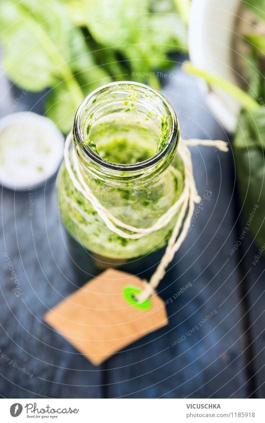 Flasche mit grünem Saft Lebensmittel Gemüse Frucht Apfel Ernährung Getränk Lifestyle Stil Design Gesunde Ernährung sportlich Fitness Tisch Küche Milchshake