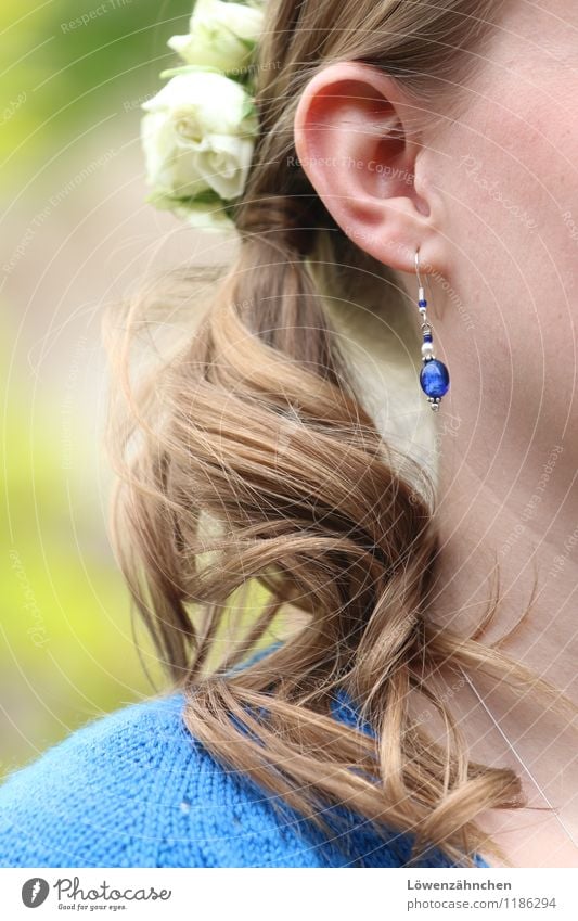 wedding details I feminin Junge Frau Jugendliche Erwachsene Leben Haare & Frisuren Ohr 1 Mensch 18-30 Jahre Rose Blüte Wolle Schmuck Ohrringe langhaarig Locken