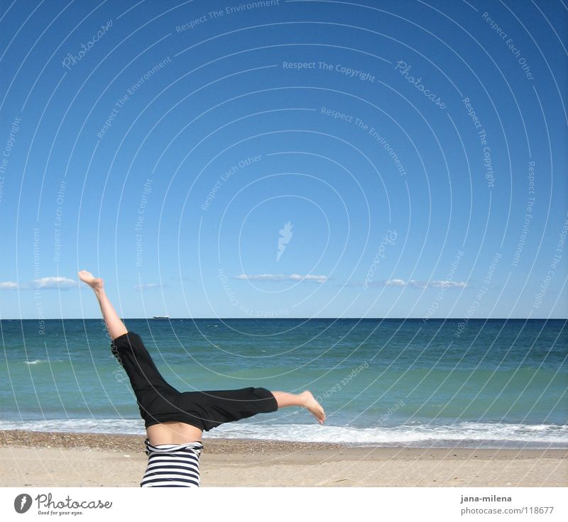 Yeah... :-) Meer Wolken Sommer Herbst Schönes Wetter Strand Ferien & Urlaub & Reisen Spanien Kopfstand Handstand Hose Luft verkehrt entgegengesetzt gestreift