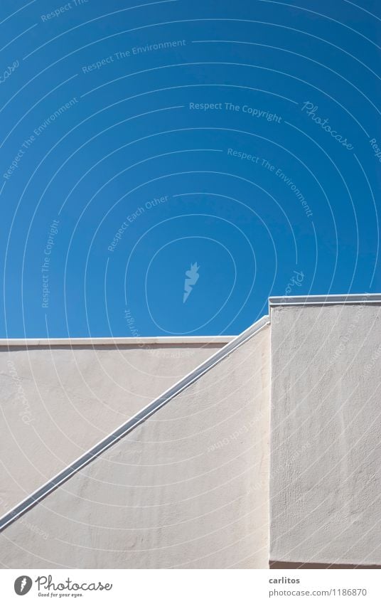 Weißblaue Geschichten weiß Himmel Architektur Treppengeländer Dachterrasse diagonal Neigung Mauer Wand Ferienhaus Ferien & Urlaub & Reisen mediterran Mallorca