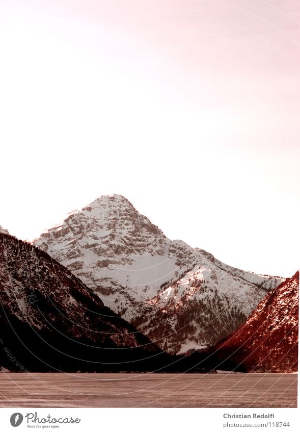 Berg See Schneelandschaft Winter rot Schlittschuhlaufen Gebirgssee Berge u. Gebirge Eis Alpen Landschaft Himmel