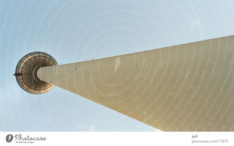 Fernsehturm Architektur Turm hoch Himmel Perspektive Berlin Alex