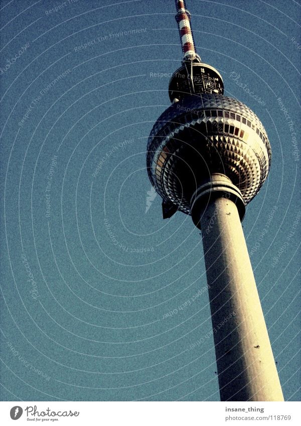 fernsehturm. Alexanderplatz Kunst groß Wahrzeichen Denkmal Berliner Fernsehturm Himmel Turm blau hoch Sehenswürdigkeit Fernsehen