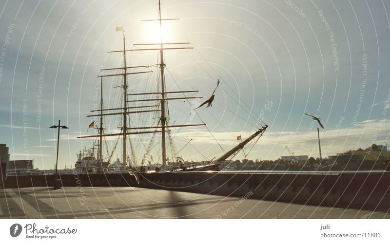 Segelschiff Wasserfahrzeug Schifffahrt Hafen Hansestadt Hamburg Sonne