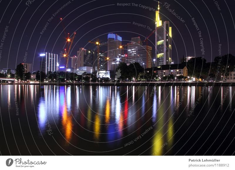 Skyline Frankfurt am Main Städtereise Büro Baustelle Kapitalwirtschaft Börse Geldinstitut Architektur Umwelt Wasser Flussufer Deutschland Hessen Europa Stadt