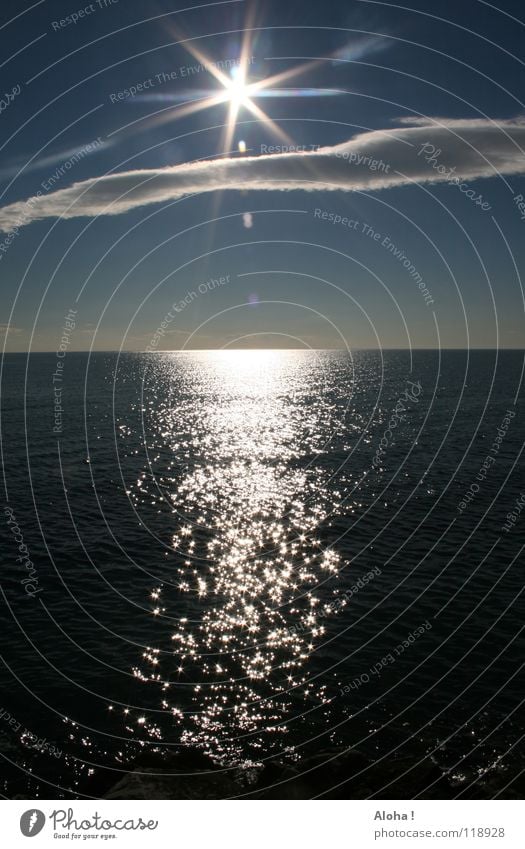 Endlose Möglichkeiten.../ Horizont Wolken Meer grau weiß Wellen Reflexion & Spiegelung Licht Sonnenstrahlen Strand See Nebel schwarz Planet möglich Ereignisse