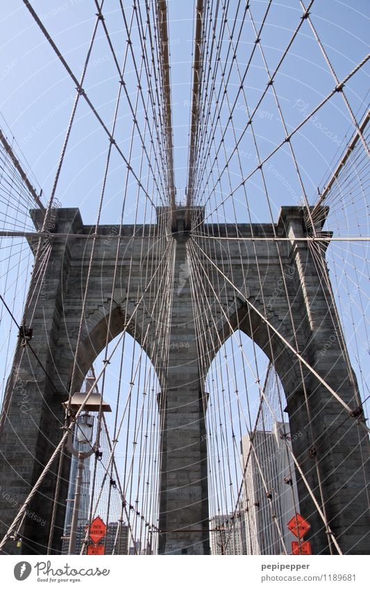 NYC BB Häusliches Leben Himmel Stadt Stadtzentrum Skyline Haus Hochhaus Brücke Fassade Sehenswürdigkeit Verkehr Verkehrswege Straßenverkehr Stein Backstein