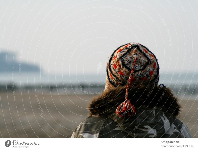 Bommelmützenmelancholie Erholung Ferien & Urlaub & Reisen Strand Winter Winterurlaub Erfolg Student Frau Erwachsene Mann Jugendliche Sand Wärme Jacke Fell Mütze