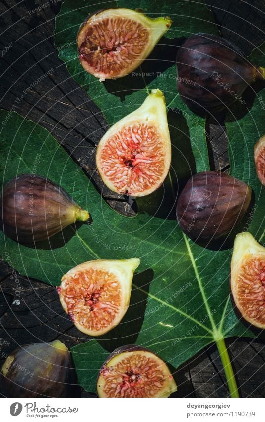 Feigen in gelber Schüssel Frucht Diät exotisch Natur Herbst Blatt frisch natürlich saftig grün rot reif Lebensmittel Holz organisch purpur süß Hintergrund