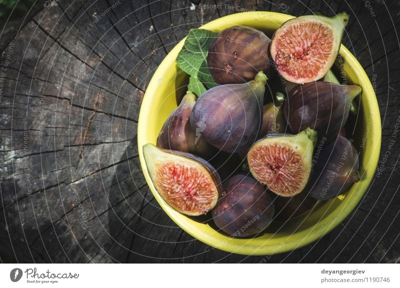 Feigen in gelber Schüssel Frucht Dessert Ernährung Schalen & Schüsseln exotisch Tisch Natur Herbst frisch natürlich saftig Lebensmittel rustikal süß Holz roh