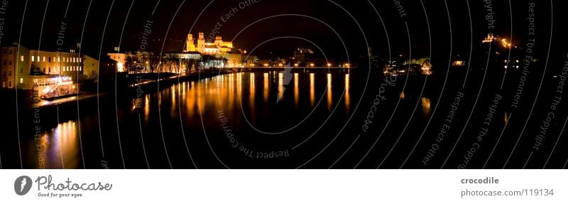 Passau @ night Bayern Stadt Niederbayern Katholizismus fließen Reflexion & Spiegelung Promenade dunkel Nacht hell Panorama (Aussicht) Gotteshäuser Brücke