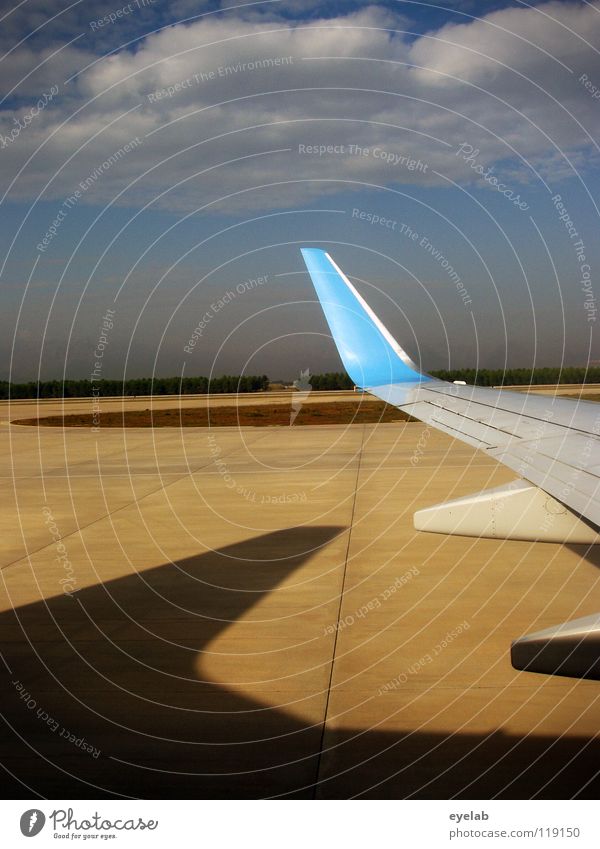 Aber nie schneller als der Schatten... Flugzeug Passagierflugzeug Platz Flugplatz Beton ausrollen Sicherheit Stewardess Wolken Ferien & Urlaub & Reisen