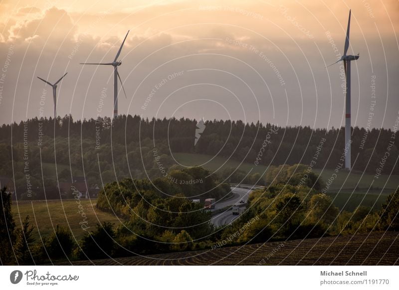 A45 Technik & Technologie Windkraftanlage Umwelt Natur Himmel Wolken Frühling Wiese Feld Hügel Verkehr Verkehrswege Autobahn Fahrzeug nachhaltig Wege & Pfade