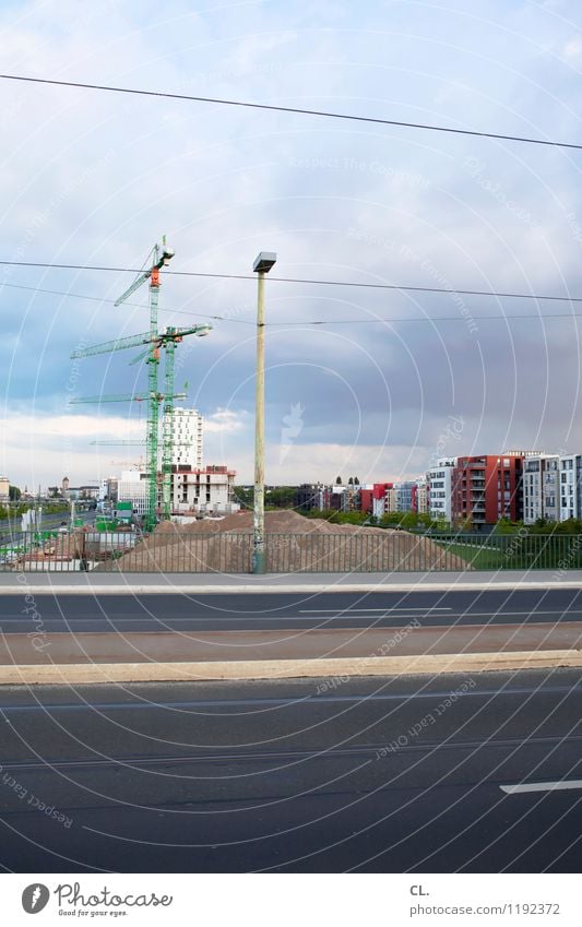 baustelle Arbeit & Erwerbstätigkeit Baustelle Wirtschaft Himmel Wolken Stadt Haus Bauwerk Gebäude Architektur Verkehr Verkehrswege Straßenverkehr Wege & Pfade