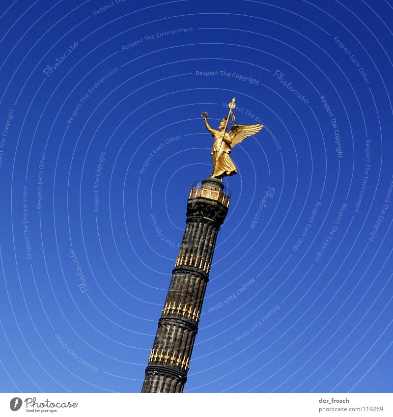 victoria Siegessäule Tiergarten Denkmal glänzend historisch Verkehrswege Berlin großer stern haupstadt blau gold preußen Dänemark sedan einigungskriege Säule