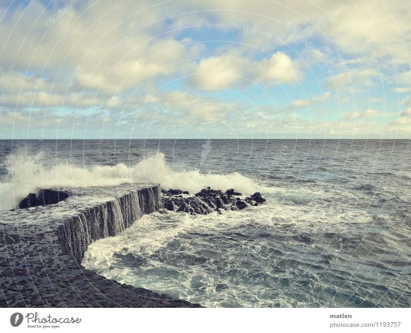 Plätscher Natur Landschaft Himmel Wolken Horizont Sonne Wetter Schönes Wetter Wellen Küste Meer Mauer Wand maritim nass blau grau Farbfoto Gedeckte Farben