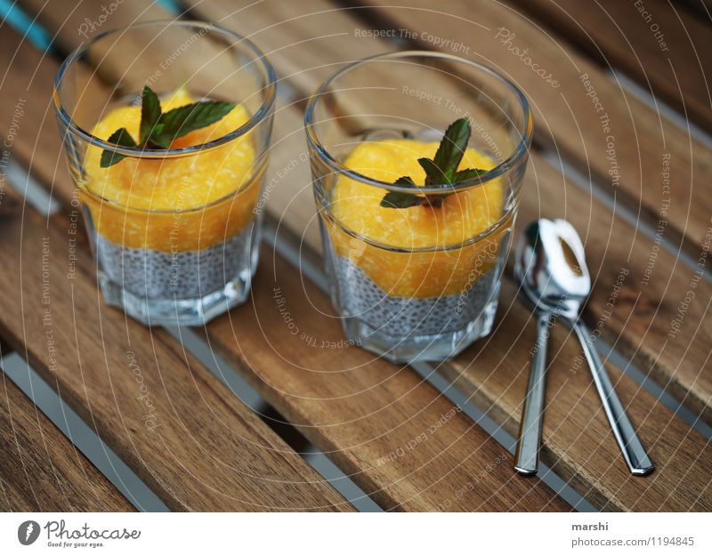 Chiapudding Lebensmittel Dessert Speiseeis Süßwaren Ernährung Essen Gefühle Stimmung Pudding Glas lecker Gesunde Ernährung Fitness Löffel Minze Mango Holztisch