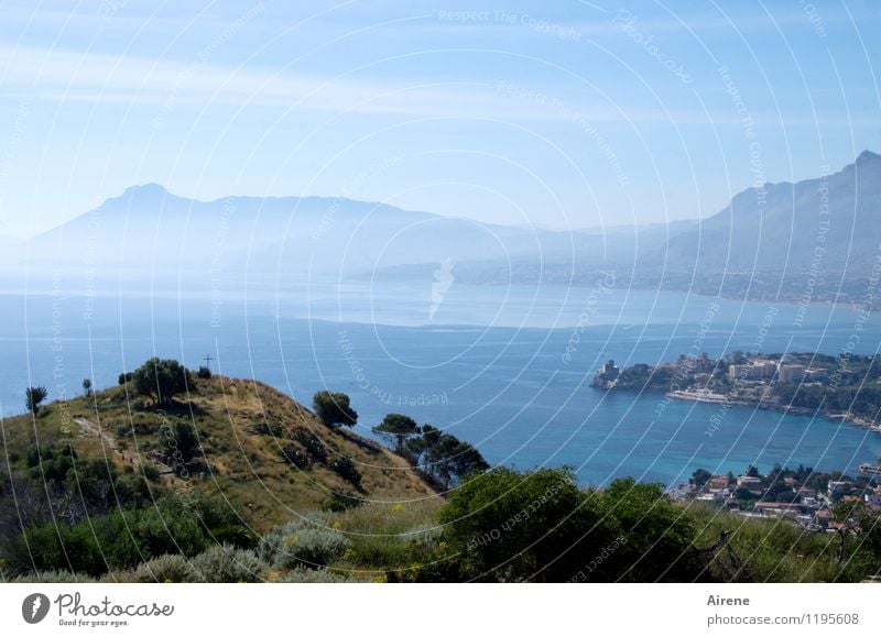 kreuzberg Landschaft Luft Wasser Himmel Schönes Wetter Baum Sträucher Hügel Gipfel Küste Meer Halbinsel Landzunge Bucht Sizilien Italien Zeichen Kreuz Kruzifix