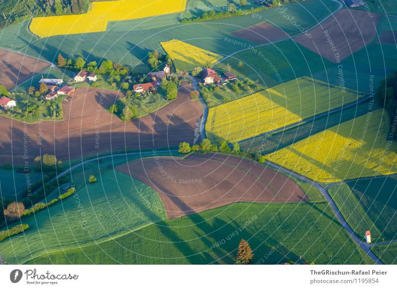 Schweiz von Oben Natur Landschaft Erde Luft mehrfarbig gelb grün rot schwarz weiß Feld Baum Haus Vogelperspektive Freiheit Fliege Hügel Wiese