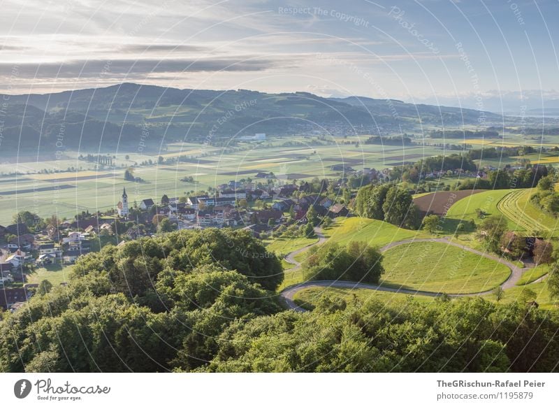 Schönheit Schweiz Umwelt Natur Landschaft Pflanze Himmel Wolken Frühling braun mehrfarbig grün schwarz weiß Dorf Baum Straße Bergen Haus Wege & Pfade Feld