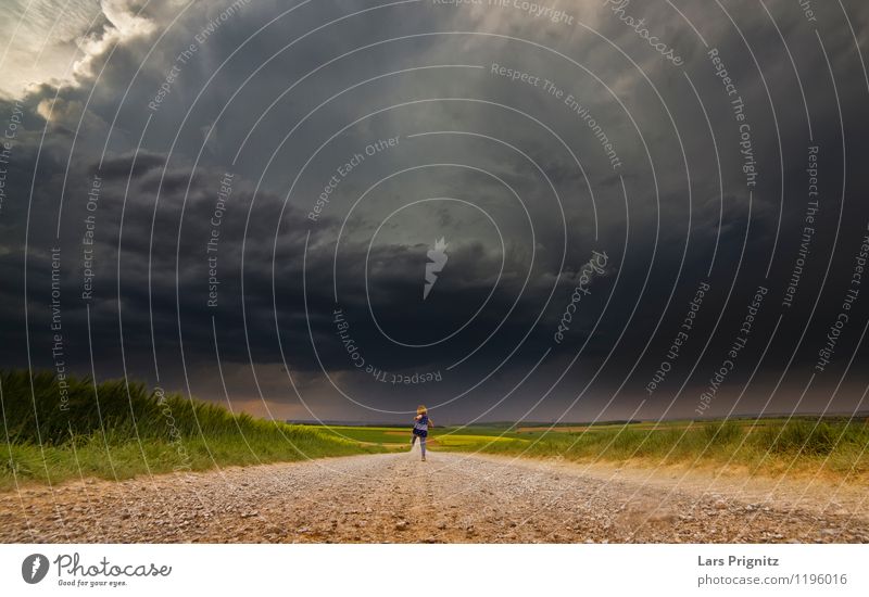 Step by Step Kindererziehung Bildung Schule Studium lernen feminin Kindheit 1 Mensch 3-8 Jahre Umwelt Natur Urelemente Himmel Wolken Gewitterwolken Sommer