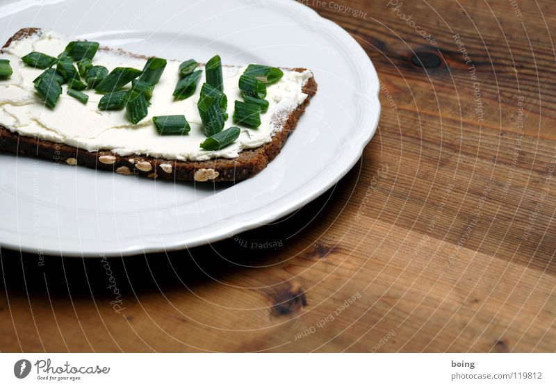 Riesenschnittlauch-Käsebrot Brot Belegtes Brot Vesper Frischkäse Quark Schalotten Schnittlauch Schwarzbrot Vollkorn Haferflocken Kanapee Abendessen Teller Küche