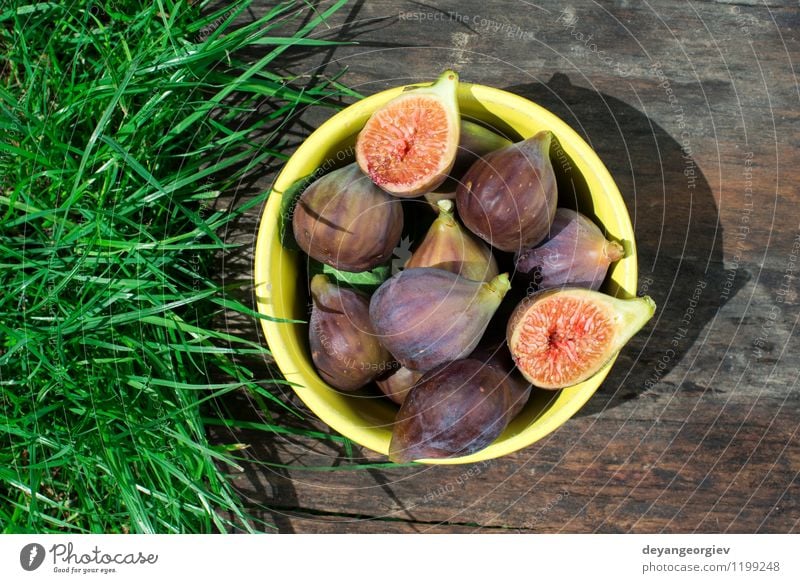 Feigen in gelber Schüssel Frucht Dessert Ernährung Schalen & Schüsseln exotisch Tisch Natur Herbst frisch natürlich saftig Lebensmittel rustikal süß Holz roh