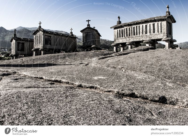 Hórreo - Speicher für Feldfrüchte III Ferien & Urlaub & Reisen Tourismus Sommerurlaub wandern Umwelt Landschaft Schönes Wetter Hügel Felsen Dorf Bauwerk