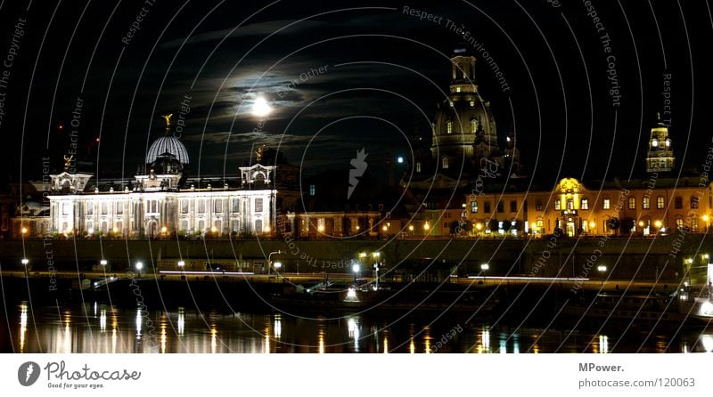 Moonlight Wasser Mond Fluss Hauptstadt Altstadt Terrasse dunkel historisch Mondschein Dresden Elbufer Nachtaufnahme Promenade erleuchten Gotteshäuser