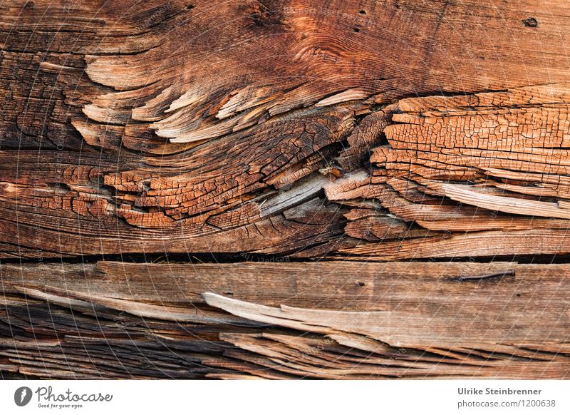 Walser Holz Art 1 Dorf Haus Fassade alt atmen nachhaltig natürlich braun Holzwand Holzstruktur verwittert Umweltschutz Wärme nachwachsender Rohstoff Walserhaus