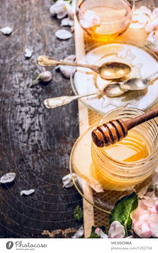 Tee und Honig Lebensmittel Süßwaren Ernährung Frühstück Bioprodukte Vegetarische Ernährung Diät Getränk Heißgetränk Teller Tasse Flasche Glas Löffel Stil Design