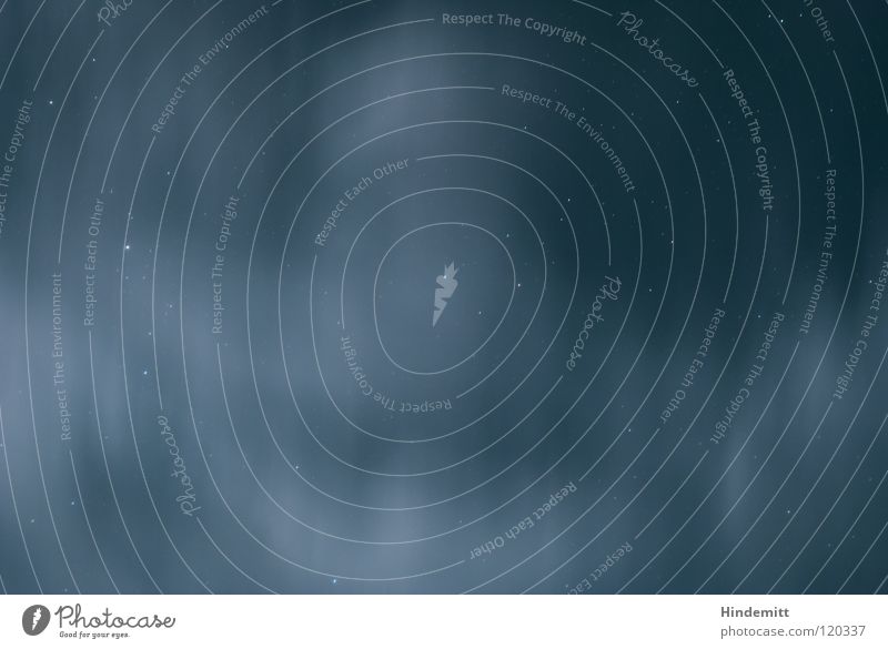 Wolkenfratze Nacht dunkel grün schwarz Hand gruselig Mondschein Regen kalt Langzeitbelichtung Panik Angst Himmel hell blau Mund Bild Geisterbild