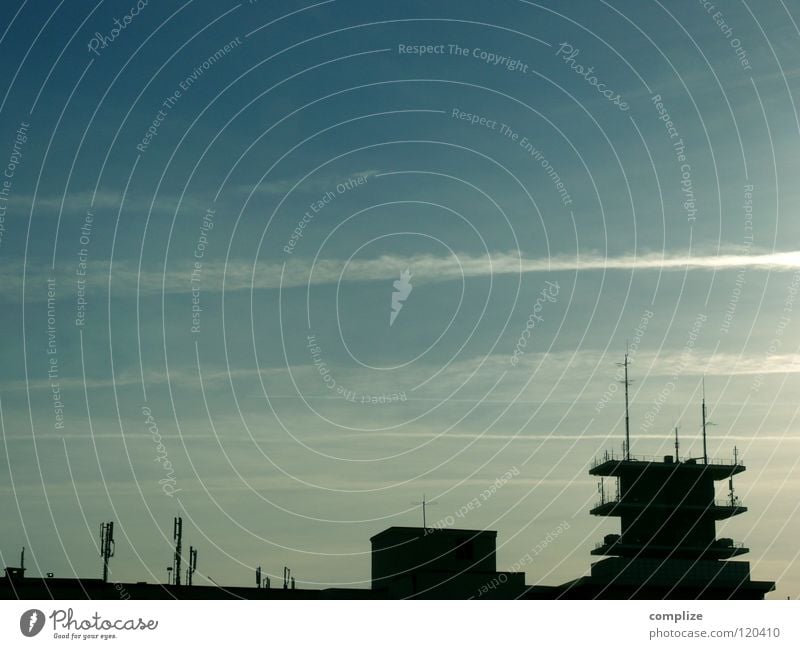 c-city Streifen Antenne Reflexion & Spiegelung Fenster Wolken dunkel Nacht Stadt Elektrizität Haus Dach Flugzeug Hochhaus Gebäude Medien Kommunizieren