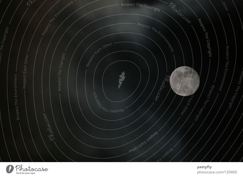 Punkt Punkt Komma Strich.. Vollmond Wolken schlechtes Wetter dunkel Beleuchtung Nacht Schlafwandeln Halloween Stimmung Himmelskörper & Weltall Mond cloudy hell