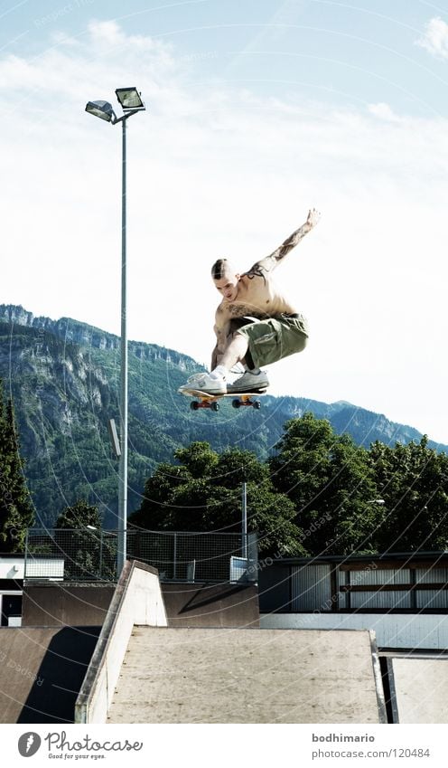 RampAir Österreich Dornbirn Sportpark Vergnügungspark Skateboarding Rampe Punkrock fahren Extremsport Funsport Spielen Frontside High Soldier Contest