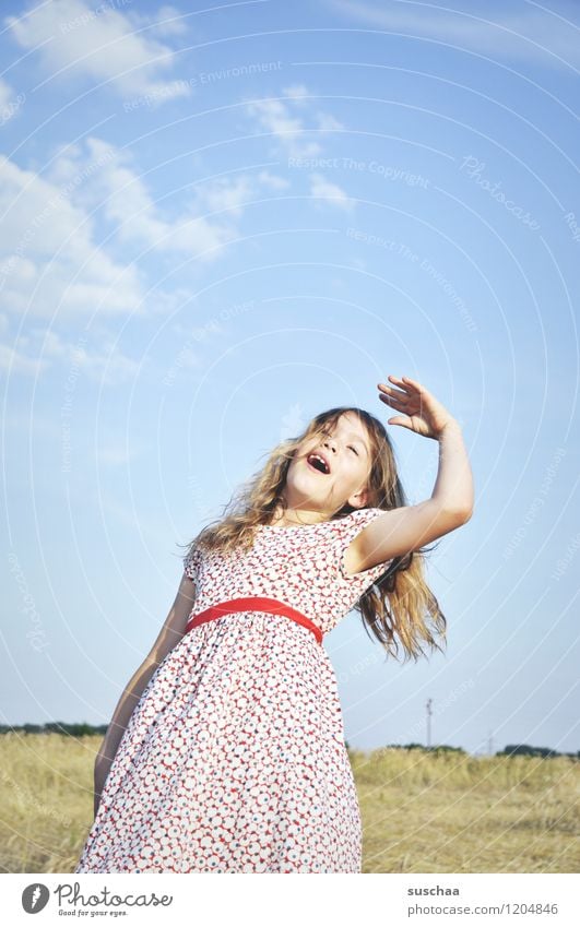 es war einmal im sommer ..... Kind Kindheit Mädchen junges Mädchen Jugendliche Freude Unsinn frei wild verrückt ADS Ritalin Kindererziehung gestikulieren