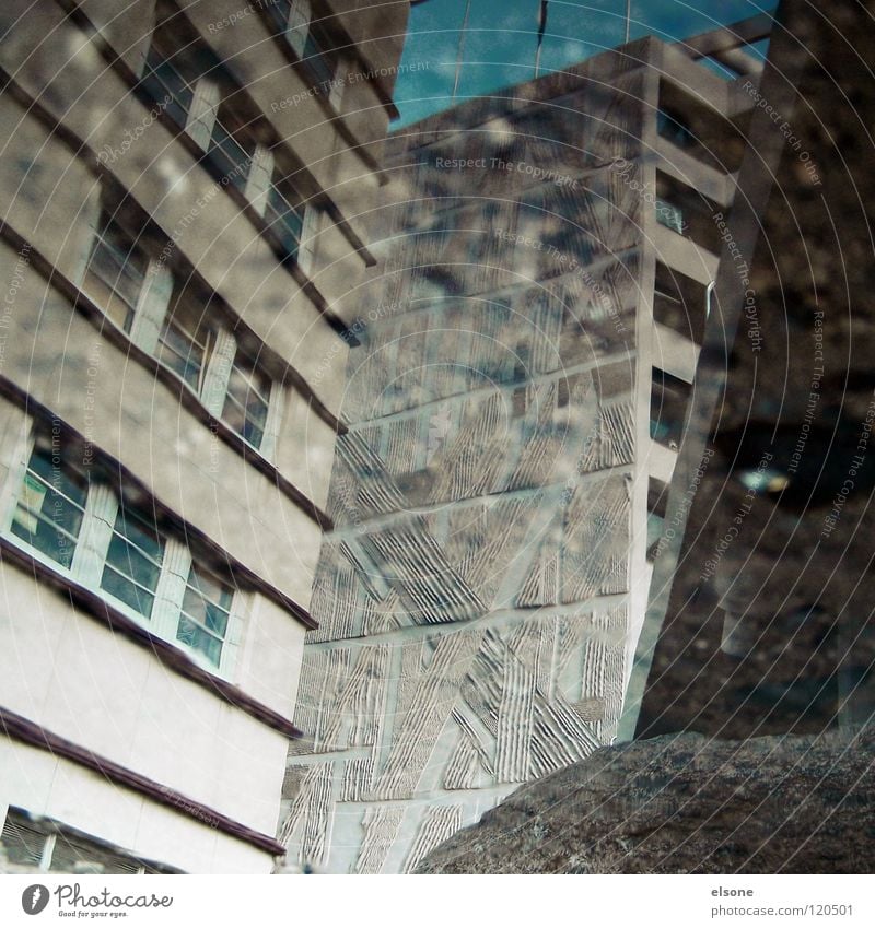 ::SONNTAGSBILD:: grau trist Stadt Beton Pfütze Reflexion & Spiegelung Pforzheim Brücke modern häuser.haus Wasser reflektion wirrwa elsone Neigung Architektur