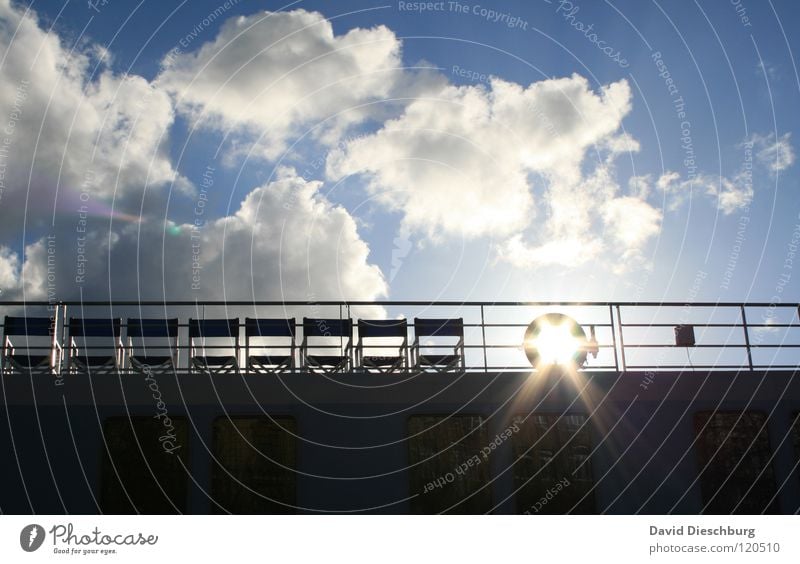 8 freie Plätze Wasserfahrzeug Wolken Rettungsring Stuhl Sitzgelegenheit Anker Kreuzfahrt Ferien & Urlaub & Reisen Sommer Fenster Gitter schwarz Pirat Kapitän