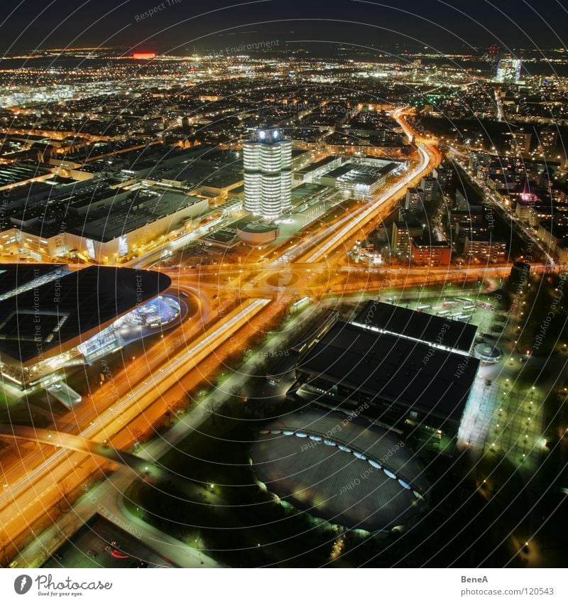 Münschen München Bayern Nacht Stadt Licht dunkel Verkehr Vogelperspektive Lichtermeer Langzeitbelichtung HDR glühen Nachtaufnahme schwarz gelb weiß Olympiapark