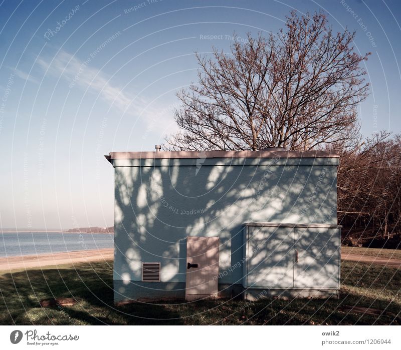 Schattenseite Umwelt Natur Landschaft Pflanze Wasser Himmel Wolken Horizont Klima Schönes Wetter Baum Küste Seeufer Haus Gebäude Transformator eckig einfach