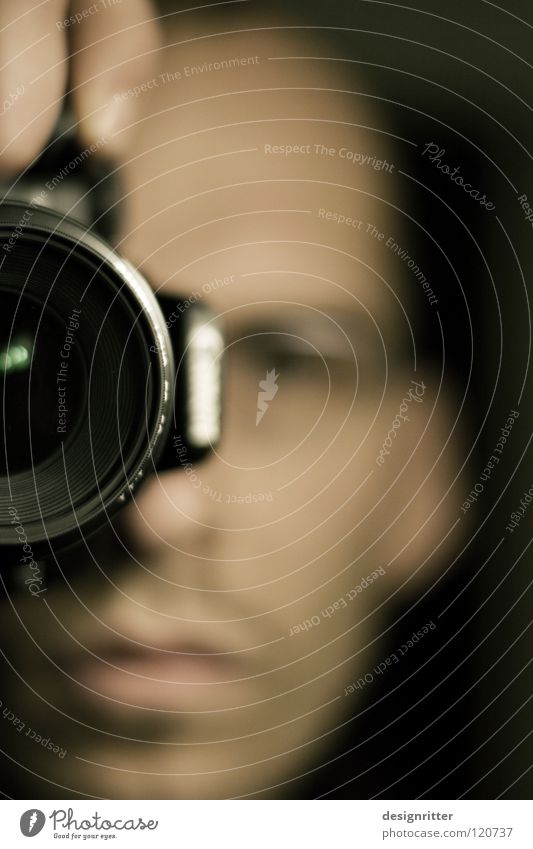 FO... Mann Brille Fotokamera Fotografie Fotografieren festhalten Momentaufnahme edel Mensch ich Gesicht Blick Focus focussieren beobachten frieren man face Stil