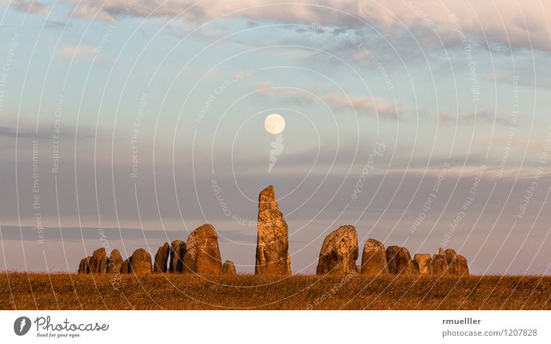 Ales Stenar Natur Landschaft Mond Sommer Ferien & Urlaub & Reisen alt Einsamkeit Religion & Glaube Wikinger Schiff Menhir Stein Schweden Farbfoto